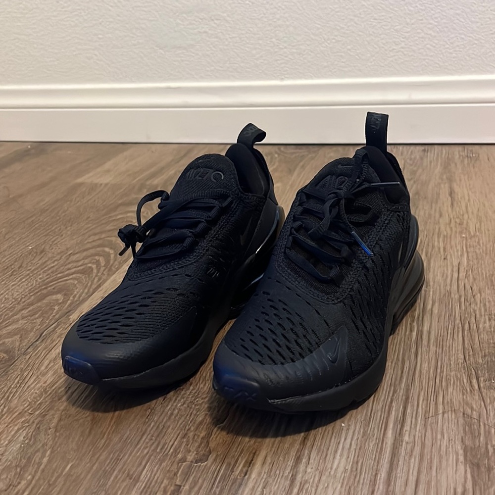 Black Nike air max 270 size : 4